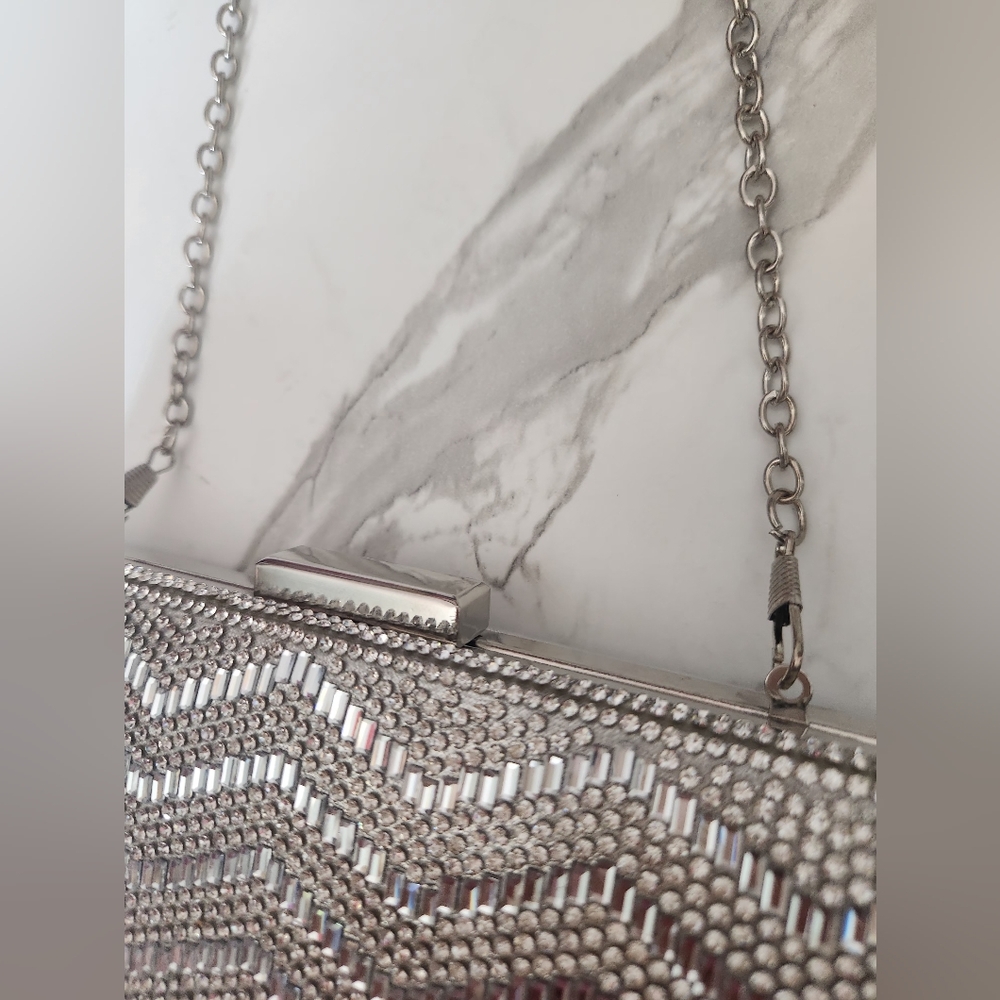 Ladies Silver Chevron Evening Bag. Clutch Or You Can Use Detachable Strap. - Picture 5 of 5